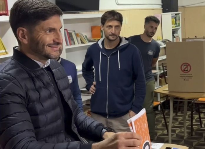 pullaro votando