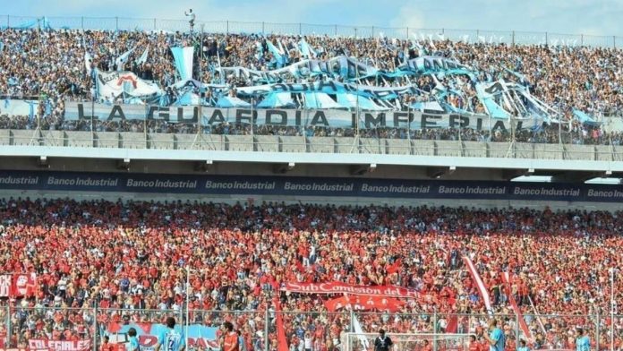 hinchada local y visitante