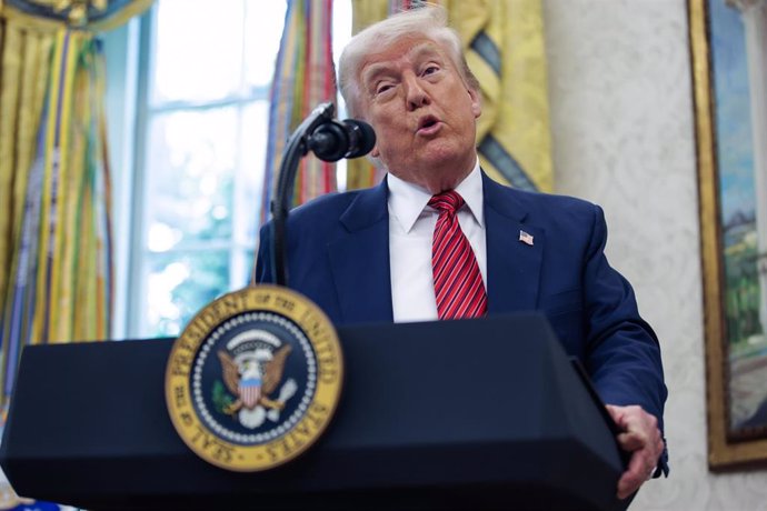 trump saludo